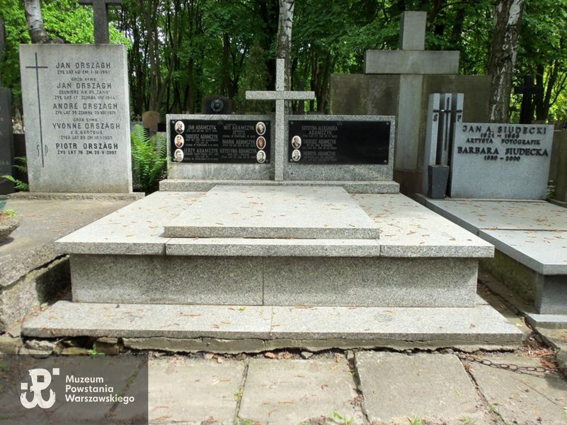 Źródło: https://cmentarze.um.warszawa.pl/pomnik.aspx?pom_id=39436 [dostęp: 9.04.2025].