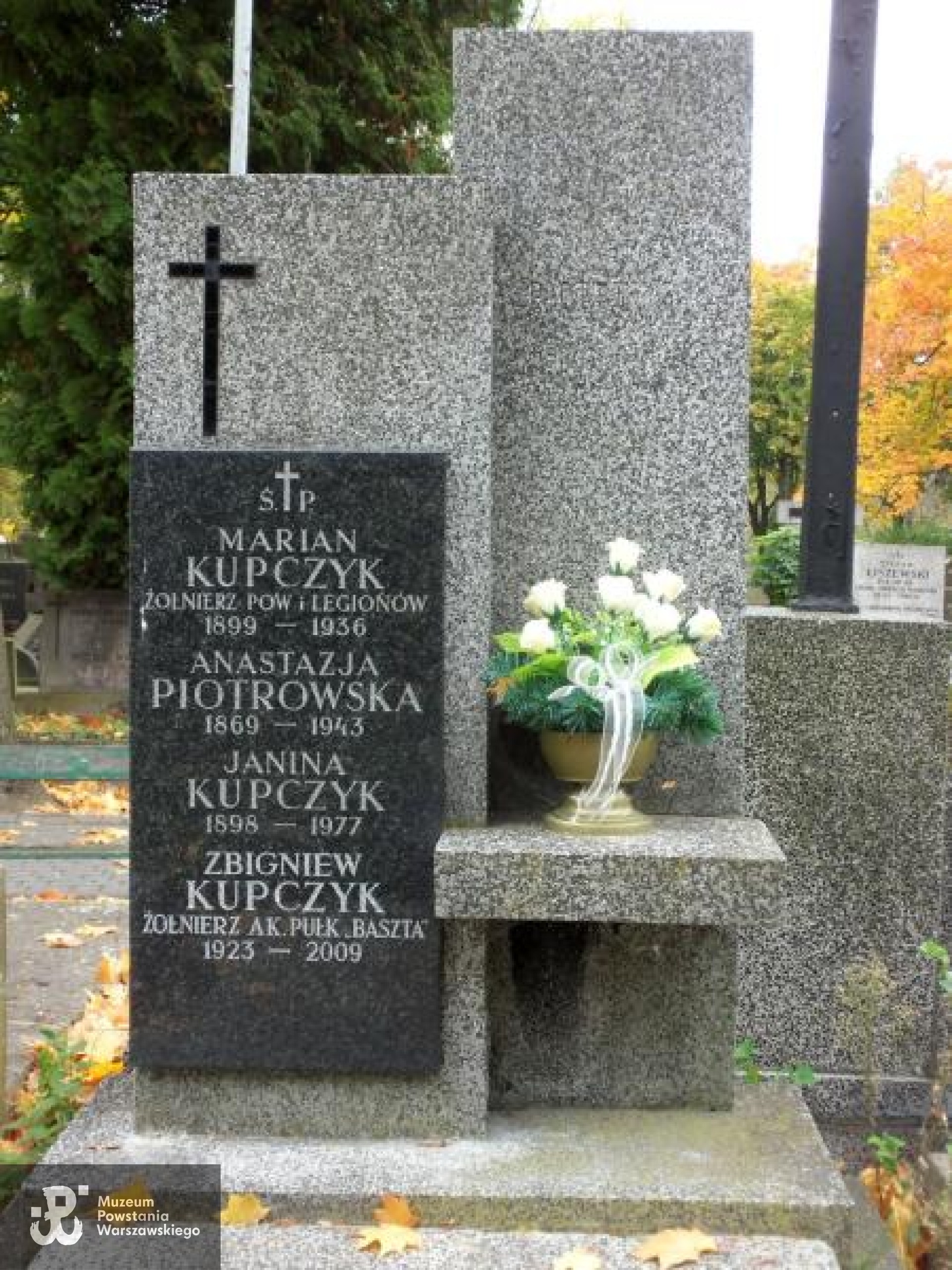 Źródło: https://cmentarze.um.warszawa.pl/pomnik.aspx?pom_id=25664 [dostęp: 9.04.2025].