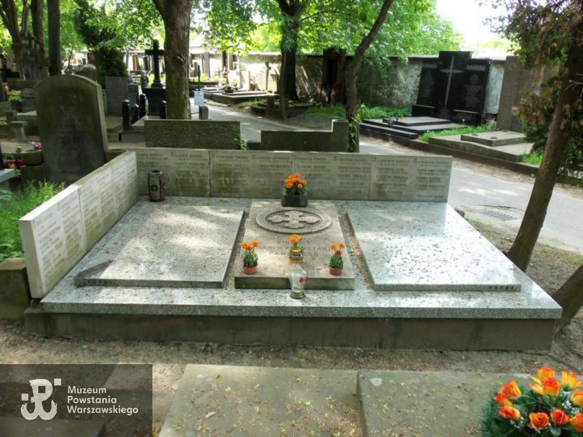 Źródło: https://cmentarze.um.warszawa.pl/pomnik.aspx?pom_id=16516 [dostęp: 9.04.2025].