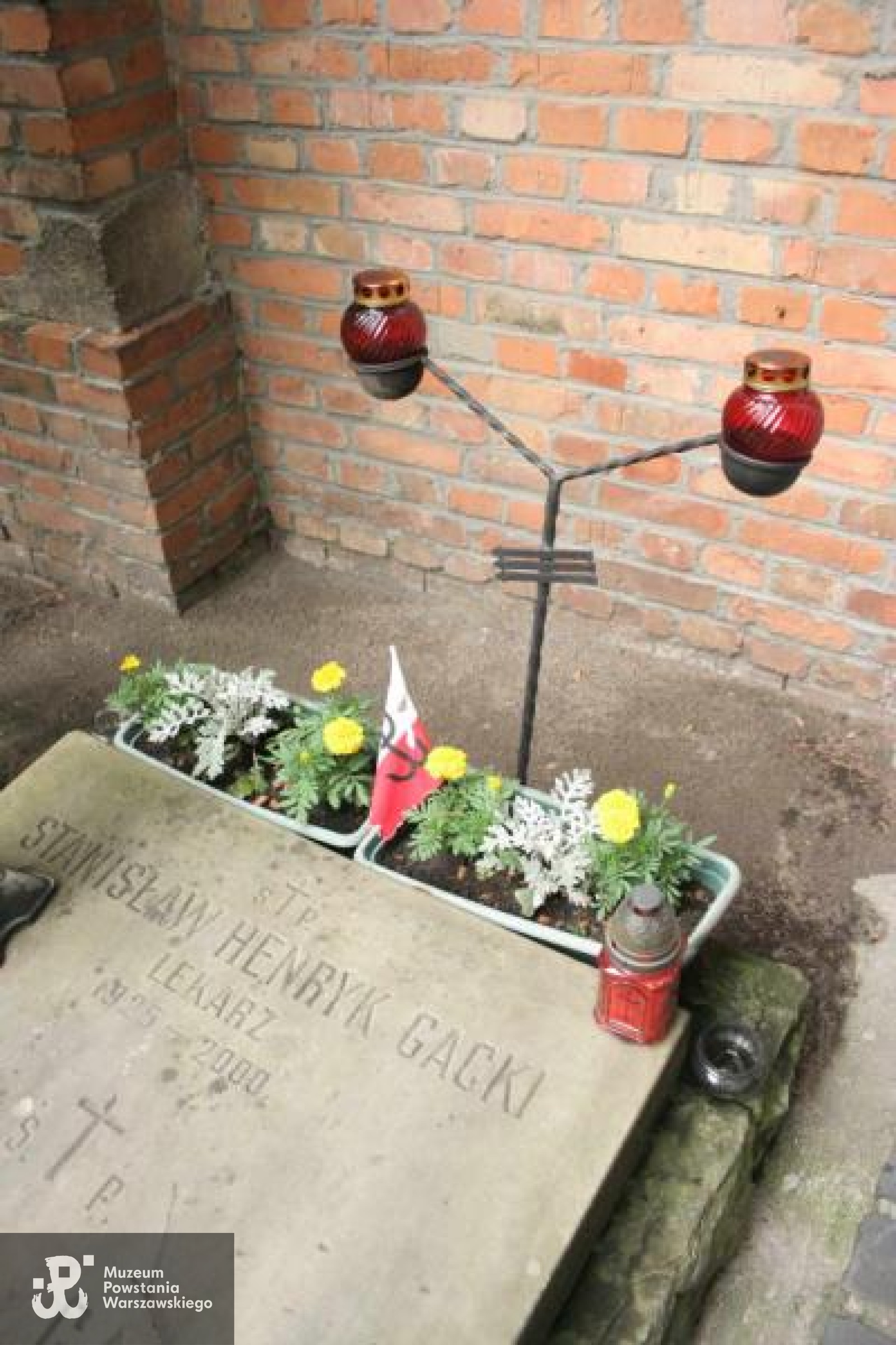 Źródło: https://cmentarze.um.warszawa.pl/pomnik.aspx?pom_id=3792 [dostęp: 4.02.2026].