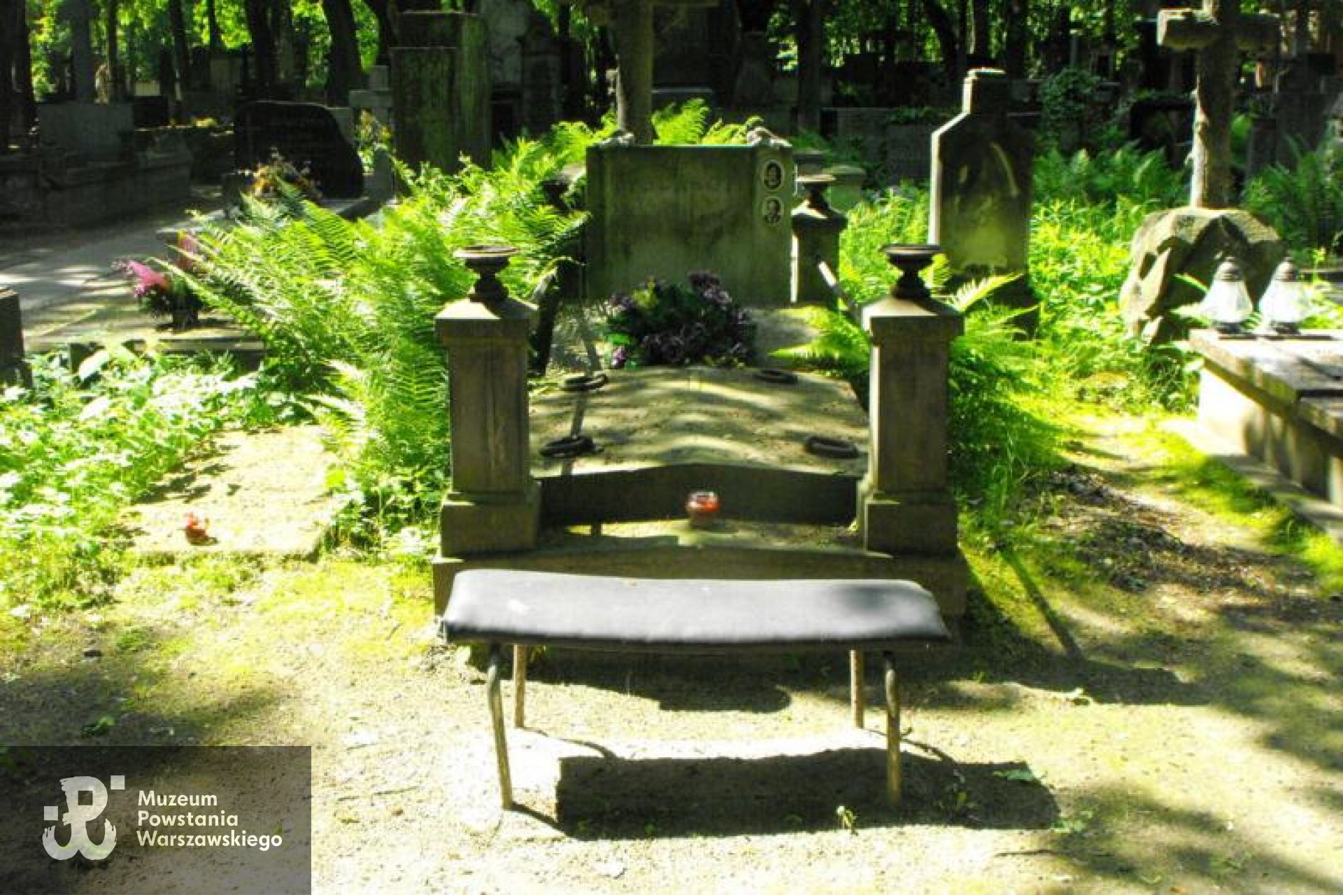 Źródło: https://cmentarze.um.warszawa.pl/pomnik.aspx?pom_id=18758 [dostęp: 24.10.2025].