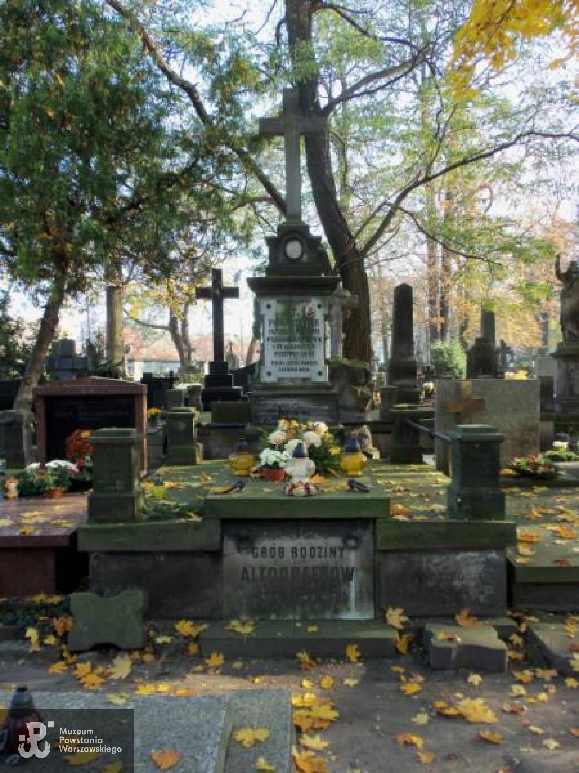 Źródło: https://cmentarze.um.warszawa.pl/pomnik.aspx?pom_id=14460 [dostęp: 10.04.2025].