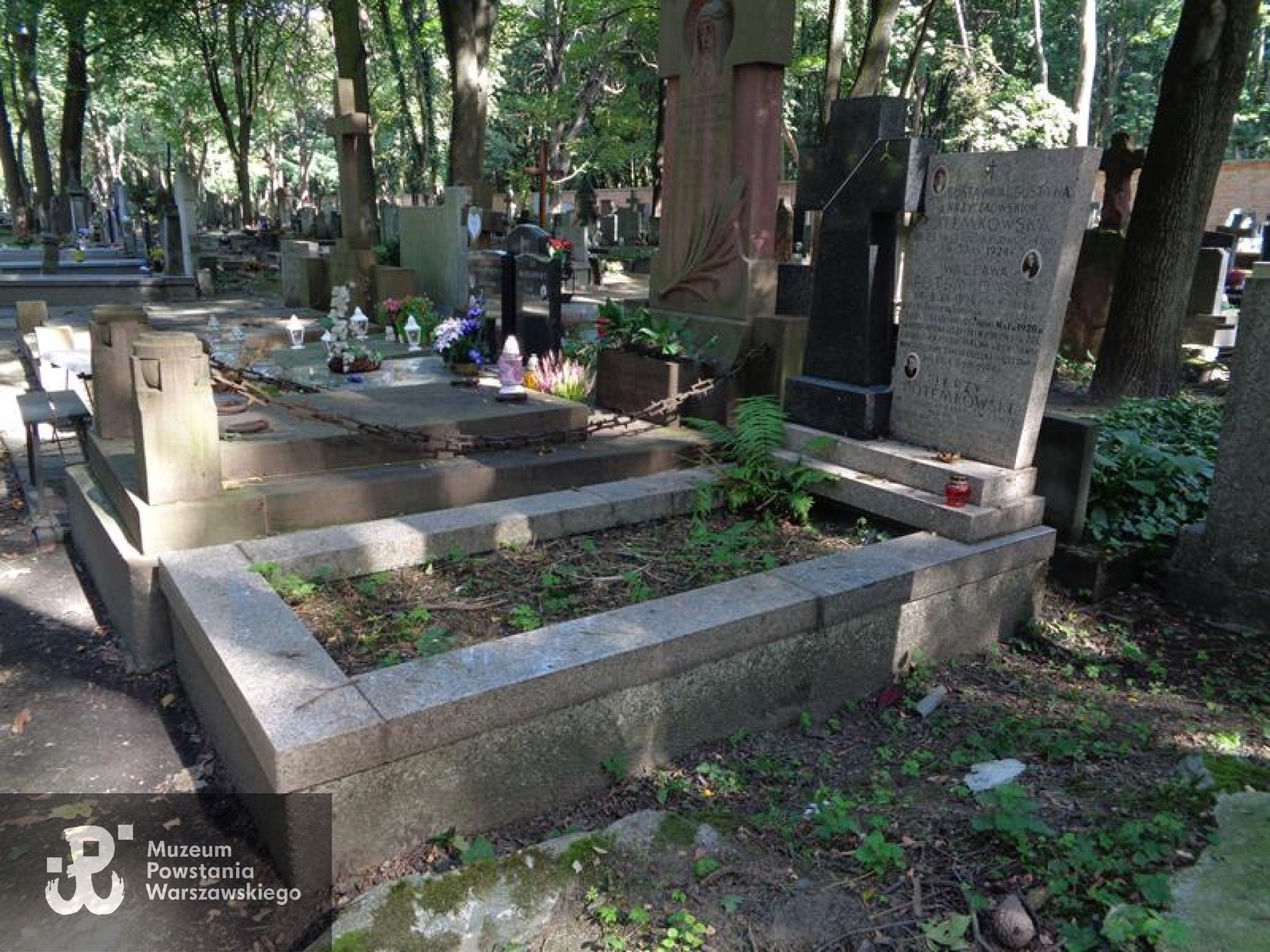 Źródło: https://cmentarze.um.warszawa.pl/pomnik.aspx?pom_id=66997 [dostęp: 10.04.2025].