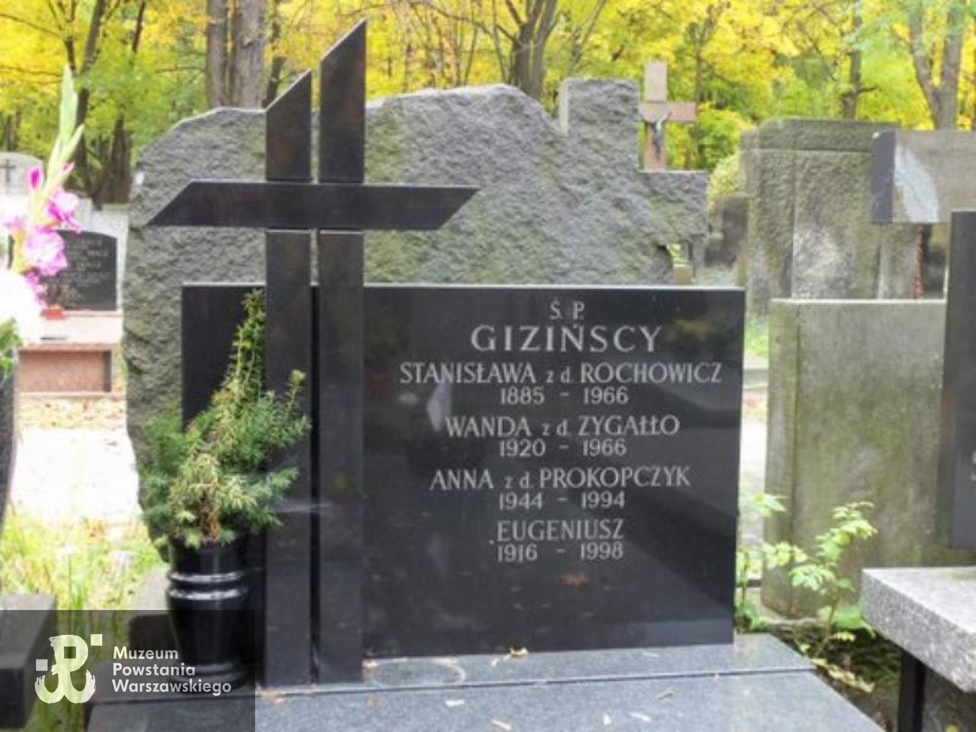 Źródło: https://cmentarze.um.warszawa.pl/pomnik.aspx?pom_id=28747 [dostęp: 17.03.2026].