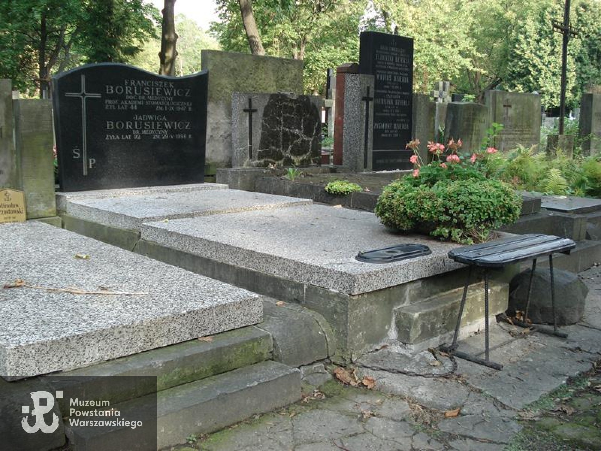 Źródło: https://cmentarze.um.warszawa.pl/pomnik.aspx?pom_id=46987 [dostęp: 06.06.2025].