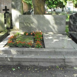 Źródło: https://cmentarze.um.warszawa.pl/pomnik.aspx?pom_id=12325 [dostęp: 28.10.2025].