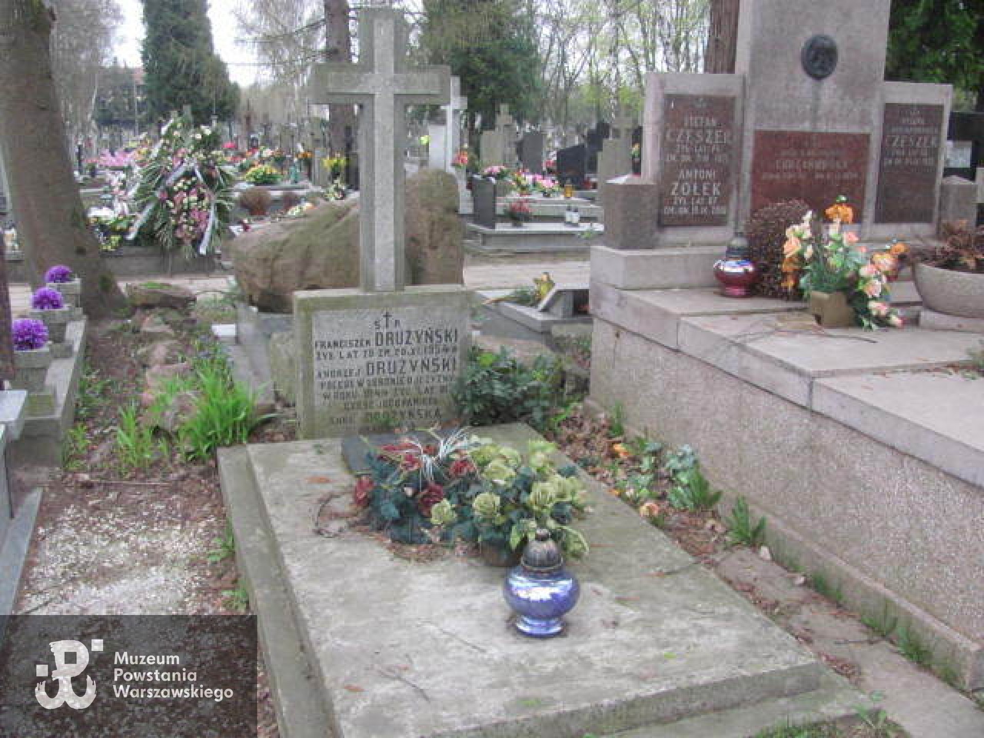 Źródło: https://pruszkowparafialny.grobonet.com/grobonet/start.php?id=detale&idg=13873 [dostęp: 18.11.2025].