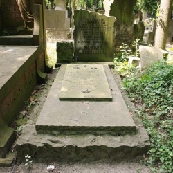 Źródło: https://cmentarze.um.warszawa.pl/pomnik.aspx?pom_id=45863 [dostęp: 15.10.2025].