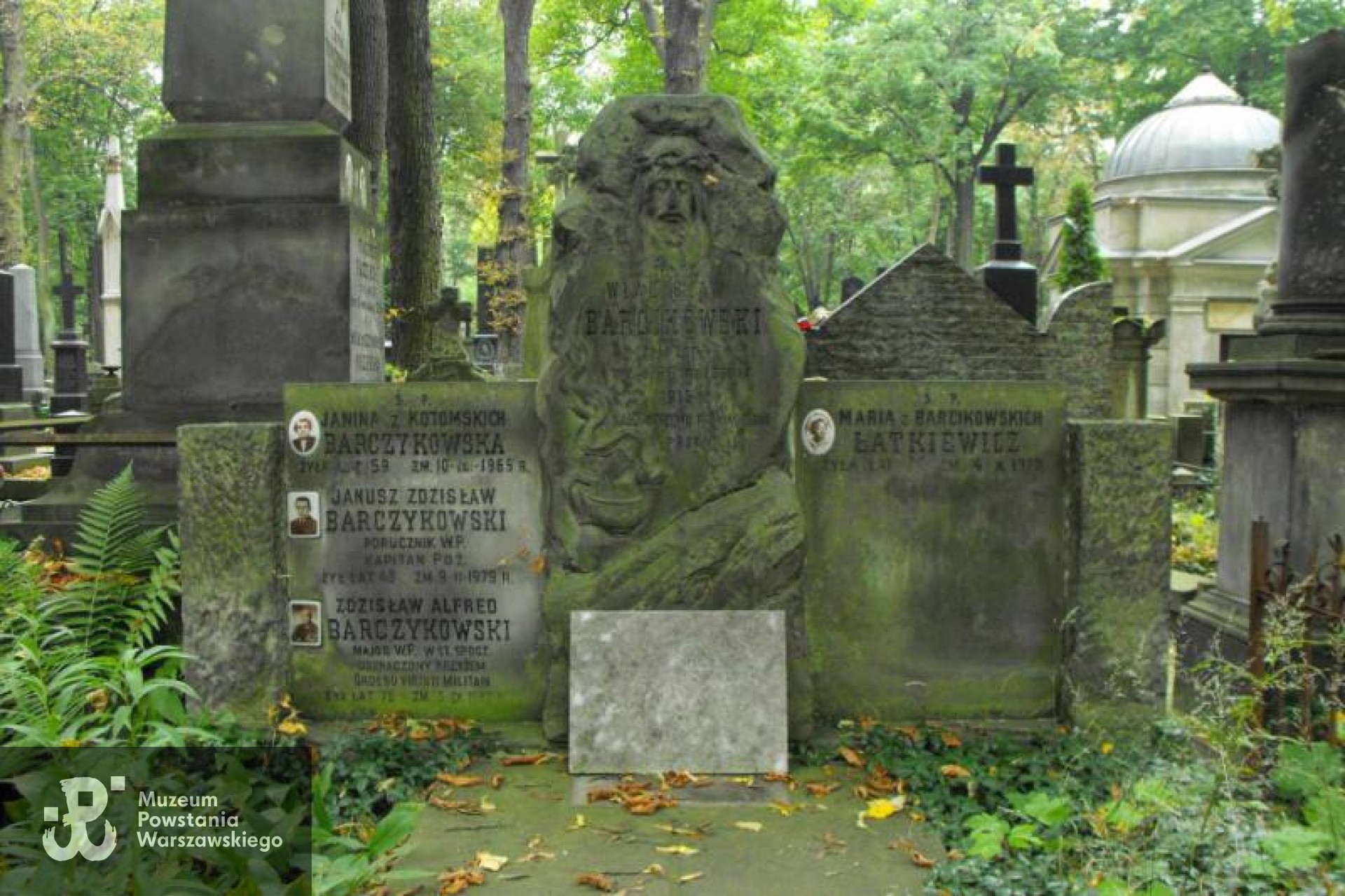 Źródło: https://cmentarze.um.warszawa.pl/pomnik.aspx?pom_id=13474 [dostęp: 12.05.2025].