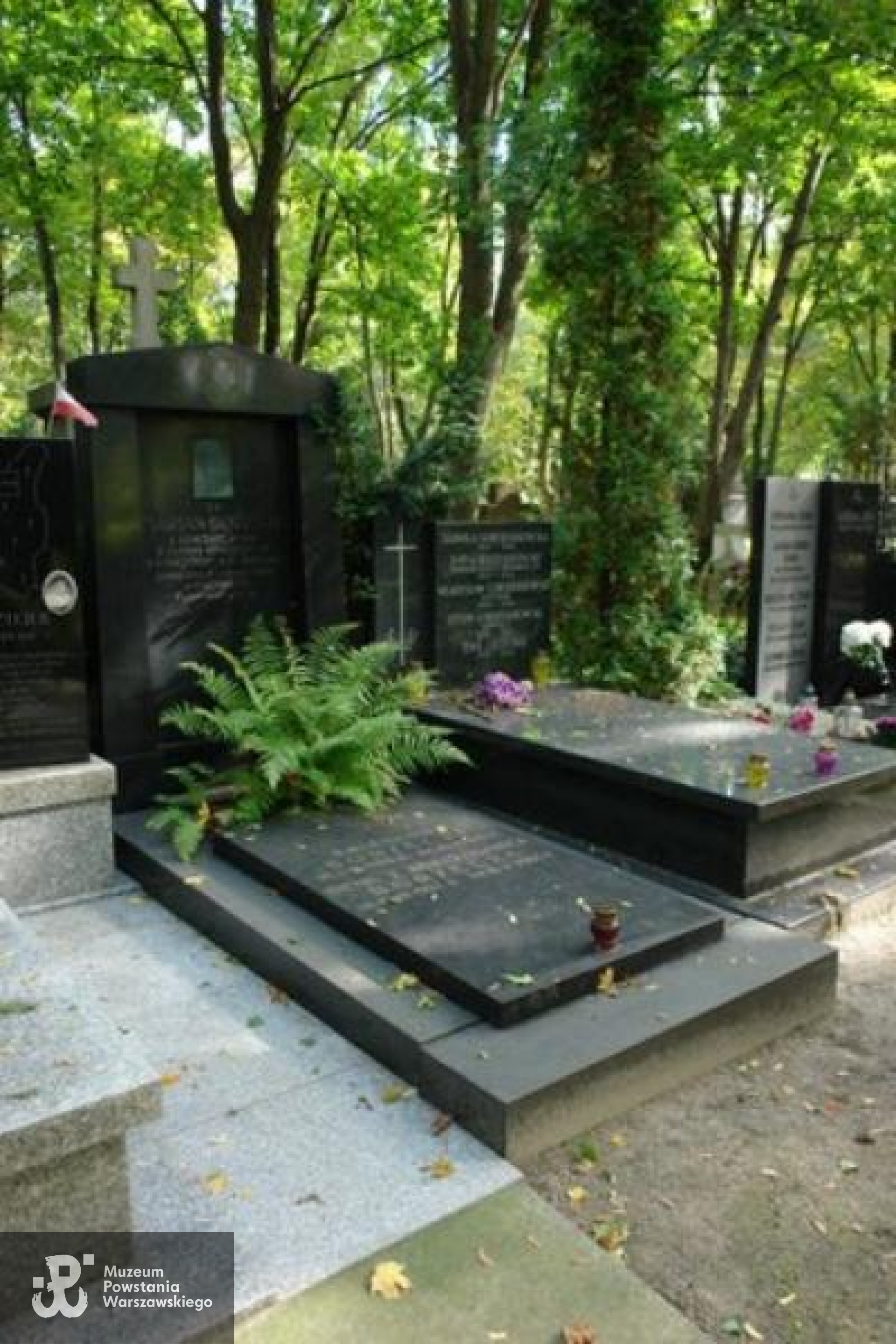 Źródło: https://cmentarze.um.warszawa.pl/pomnik.aspx?pom_id=30940 [dostęp: 06.06.2025].