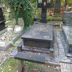 Źródło: https://cmentarze.um.warszawa.pl/pomnik.aspx?pom_id=75342 [dostęp: 23.06.2025].