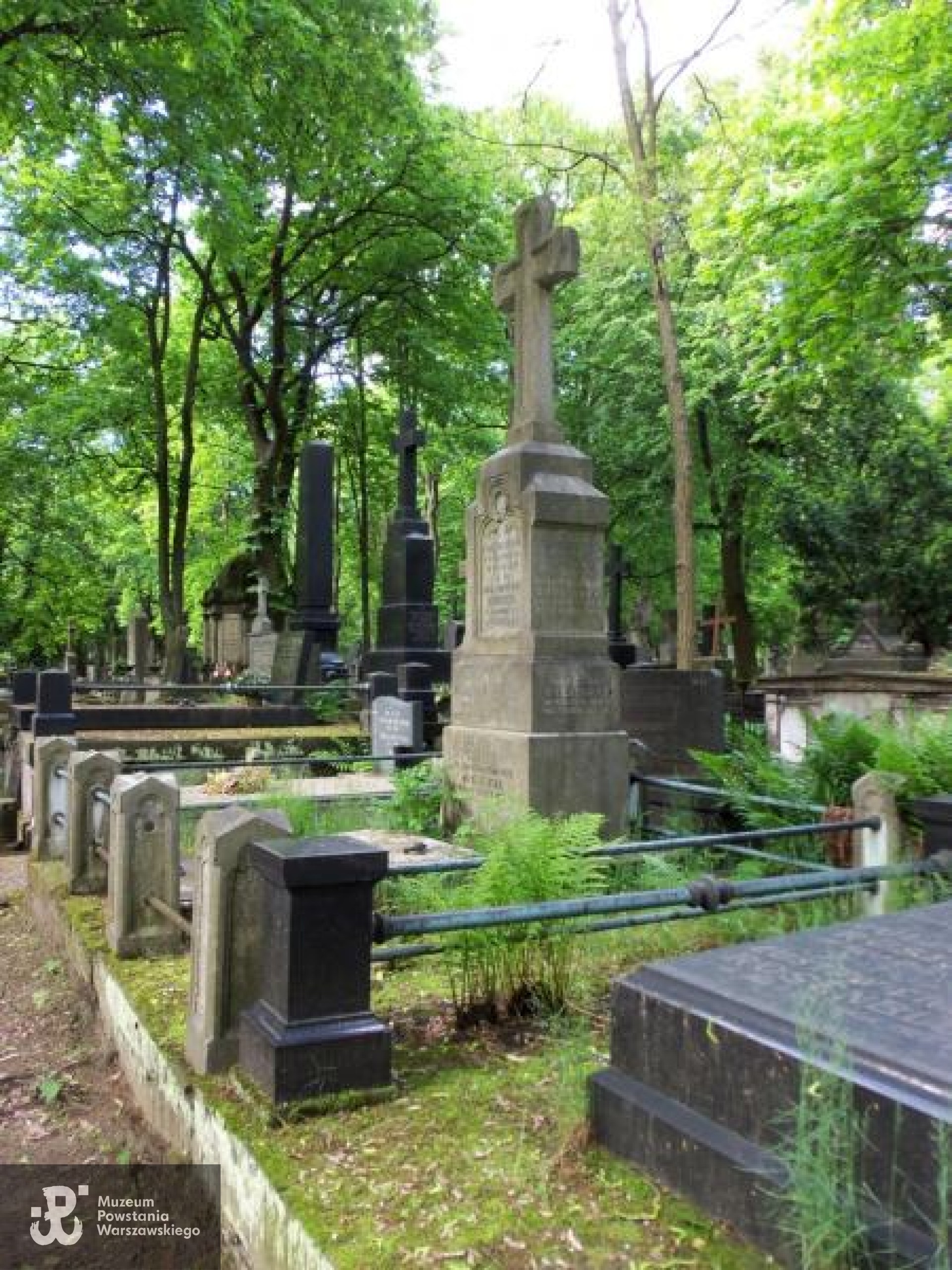 Źródło: https://cmentarze.um.warszawa.pl/pomnik.aspx?pom_id=18234 [dostęp: 09.06.2025].