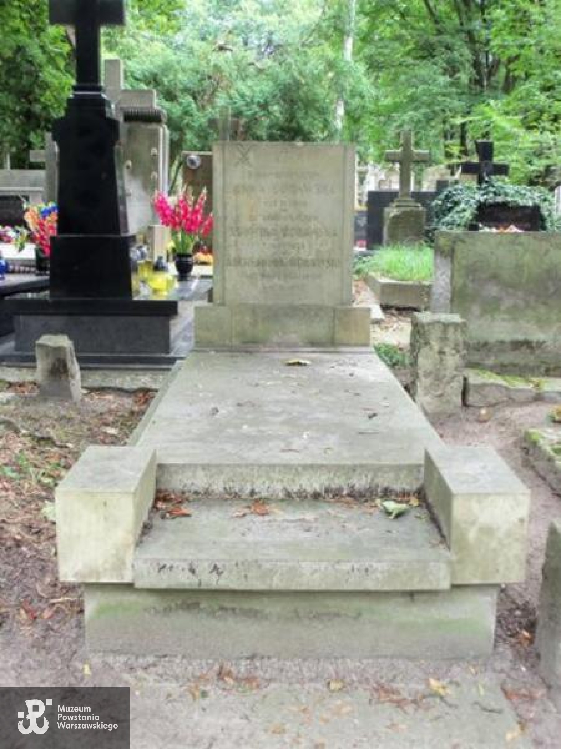 Źródło: https://cmentarze.um.warszawa.pl/pomnik.aspx?pom_id=27851 [dostęp: 16.10.2025].