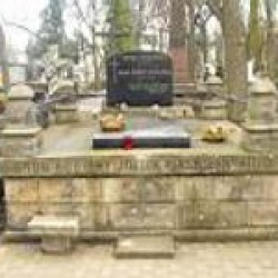 Źródło: https://cmentarze.um.warszawa.pl/pomnik.aspx?pom_id=9795 [dostęp: 10.04.2025].