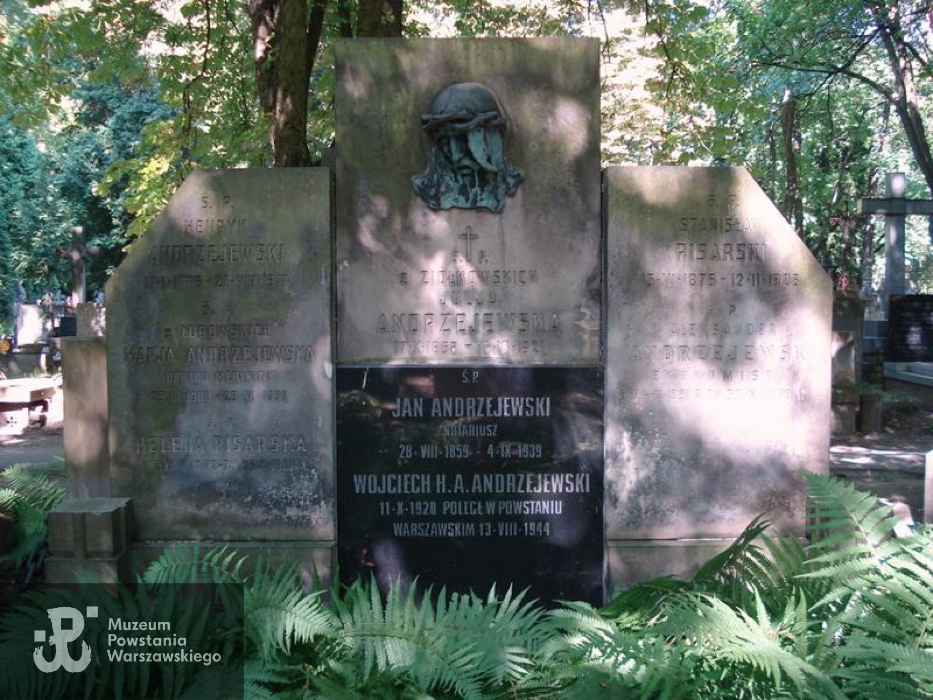 Źródło: https://cmentarze.um.warszawa.pl/pomnik.aspx?pom_id=34691 [dostęp: 15.04.2025].