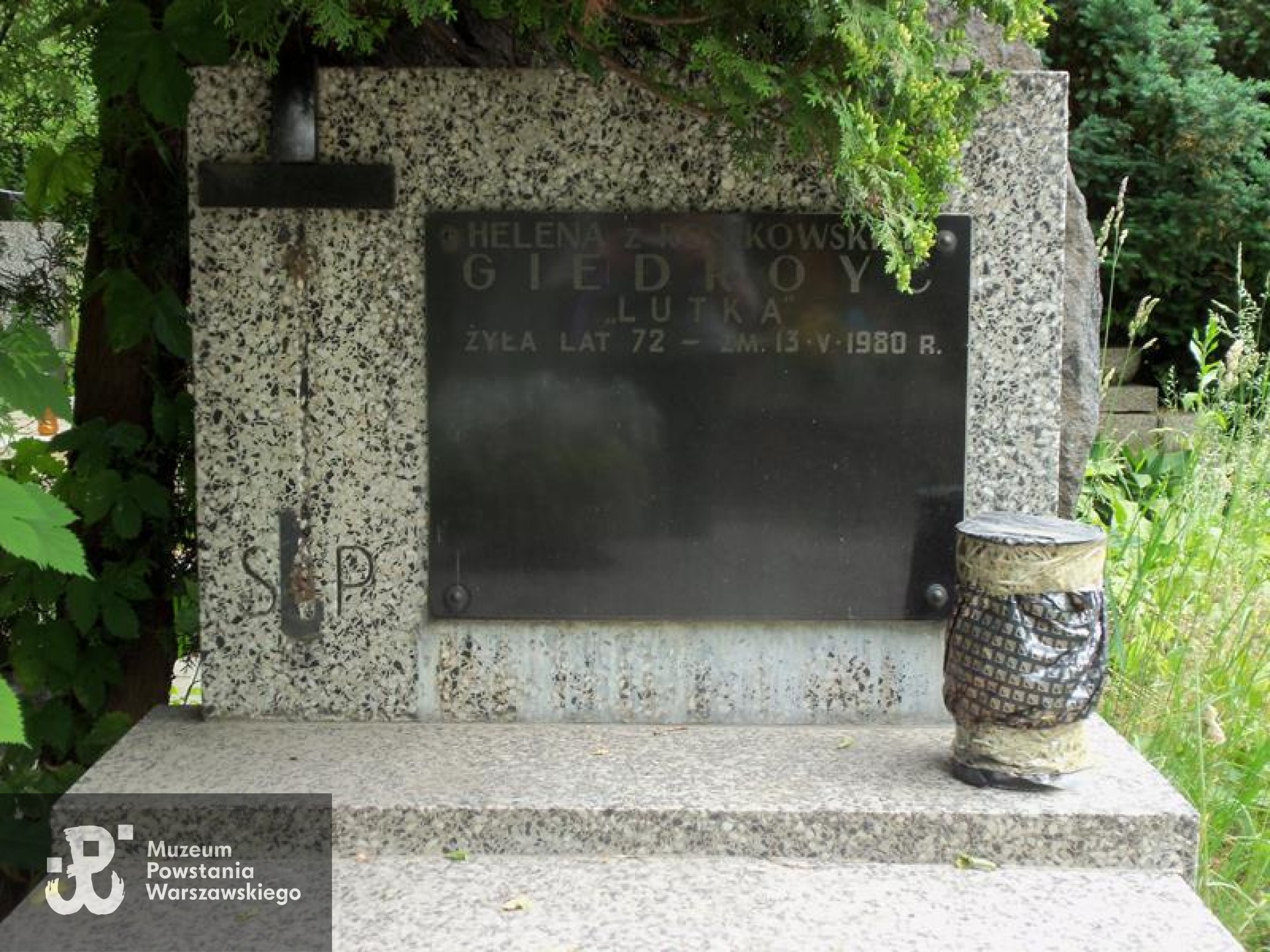 Źródło: https://cmentarze.um.warszawa.pl/pomnik.aspx?pom_id=33703 [dostęp: 16.04.2026].