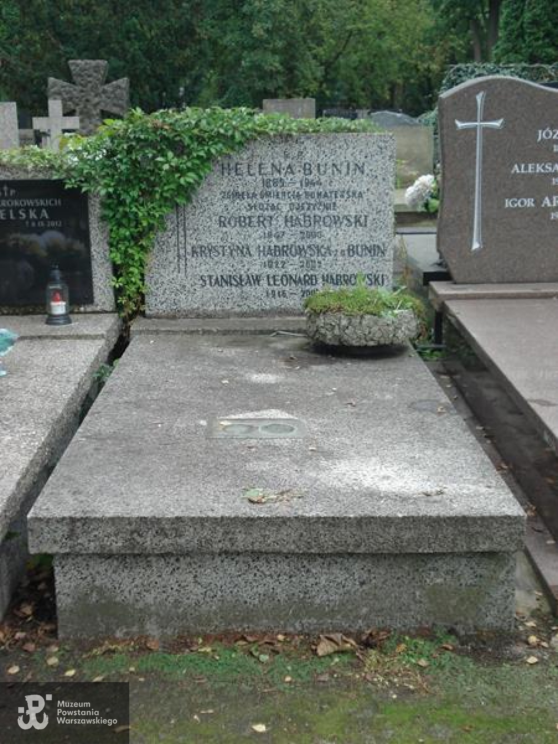 Źródło: https://cmentarze.um.warszawa.pl/pomnik.aspx?pom_id=48207 [dostęp: 15.04.2026].