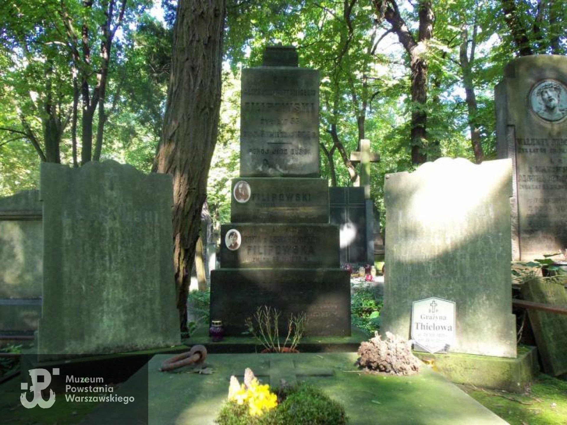 Źródło: https://cmentarze.um.warszawa.pl/pomnik.aspx?pom_id=11344 [dostęp: 9.04.2025].