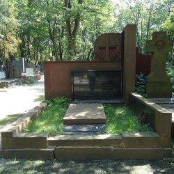 Źródło: https://cmentarze.um.warszawa.pl/pomnik.aspx?pom_id=43291 [dostęp: 28.04.2025].