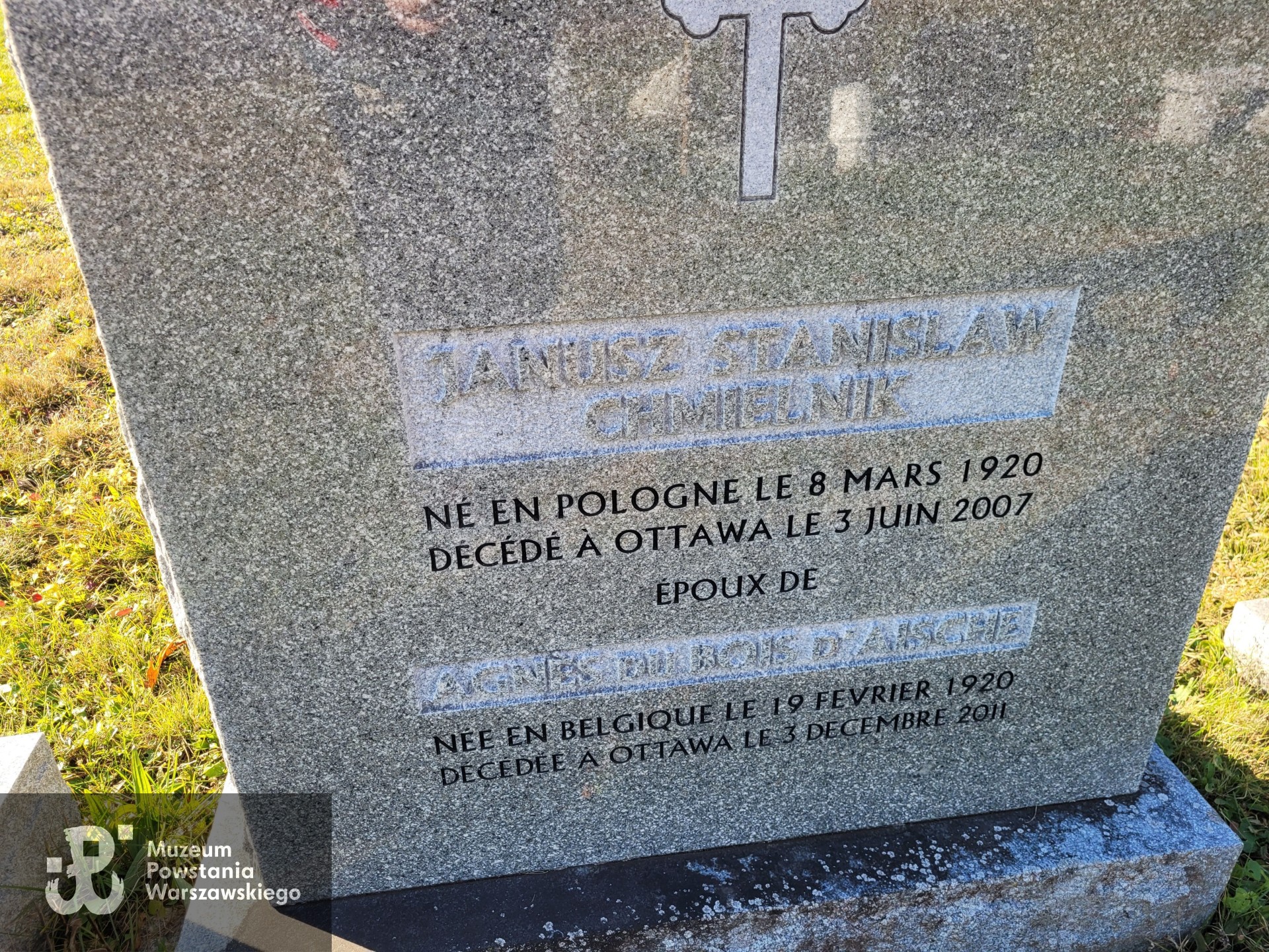 Źródło: https://www.findagrave.com/memorial/233898905/janusz-stanislaw-chmielnik [dostęp: 02.09.2025].