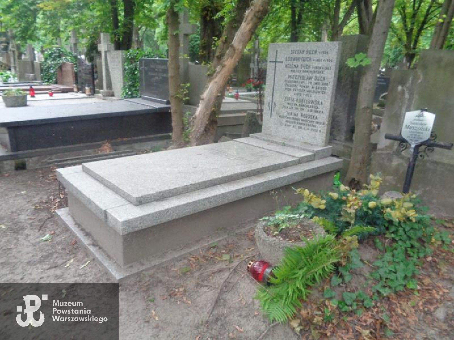 Źródło: https://cmentarze.um.warszawa.pl/pomnik.aspx?pom_id=50525 [dostęp: 12.01.2026].