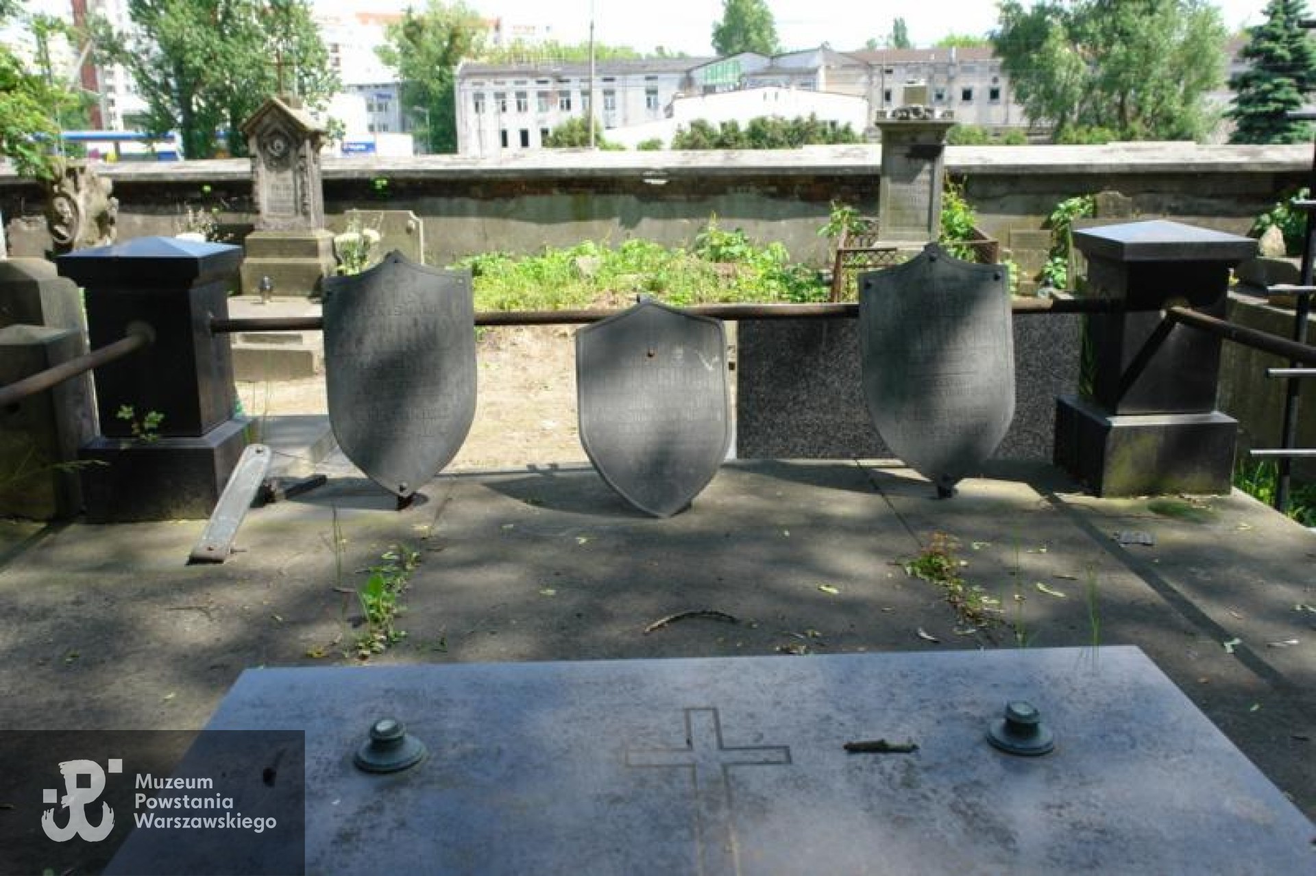 Źródło: https://cmentarze.um.warszawa.pl/pomnik.aspx?pom_id=20 [dostęp: 22.01.2026].