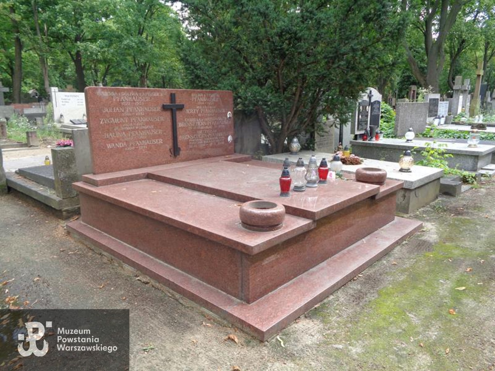 Źródło: https://cmentarze.um.warszawa.pl/pomnik.aspx?pom_id=51442 [dostęp: 23.04.2025].