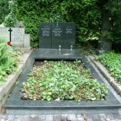 Źródło: https://wawamlynarska.grobonet.com/grobonet/start.php?id=detale&idg=731 [dostęp: 31.05.2026].