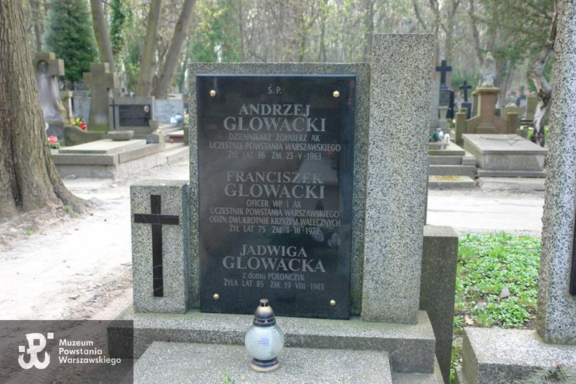 Źródło: https://cmentarze.um.warszawa.pl/pomnik.aspx?pom_id=59320 [dostęp: 07.04.2026].