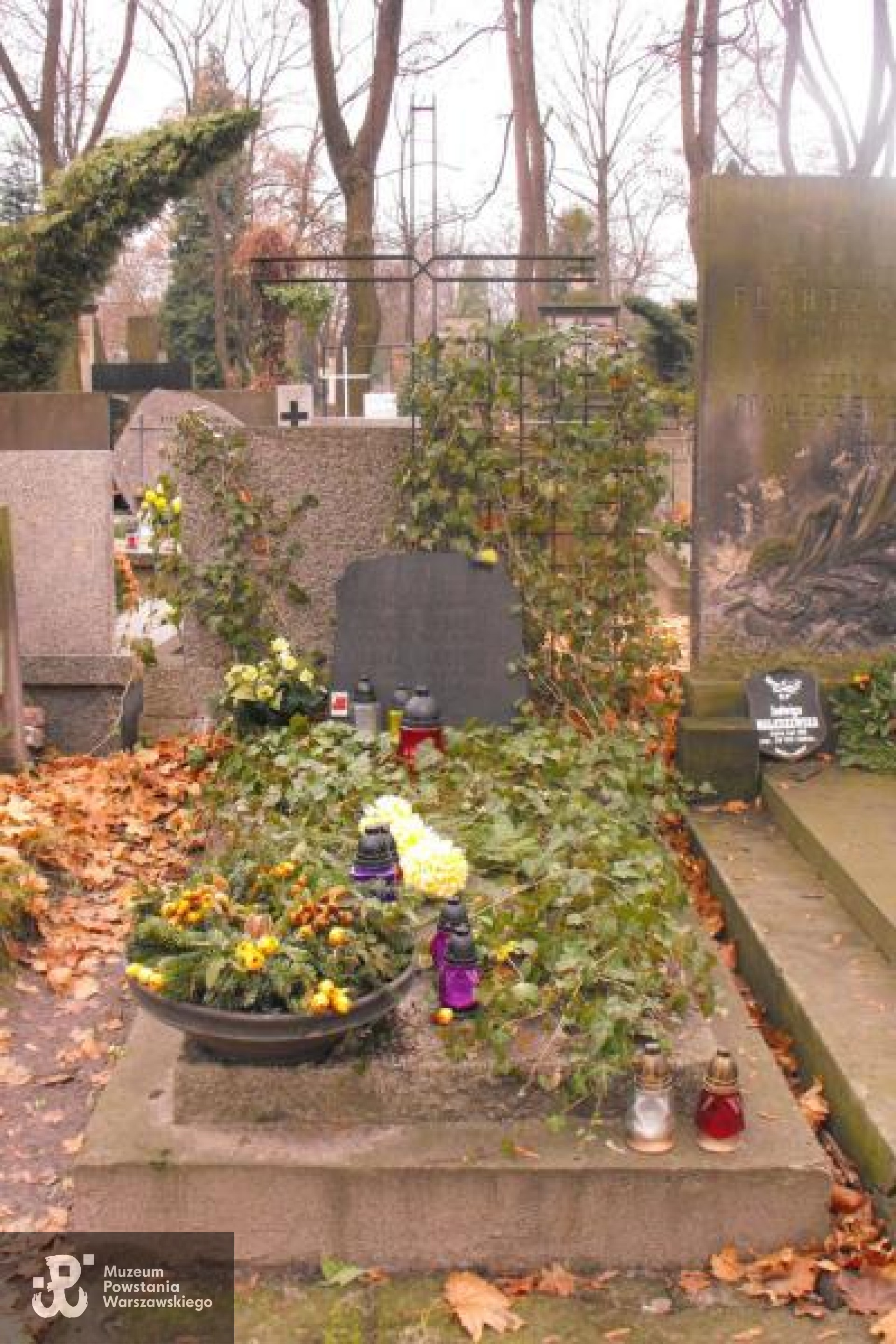 Źródło: https://cmentarze.um.warszawa.pl/pomnik.aspx?pom_id=25112 [dostęp: 09.10.2025].