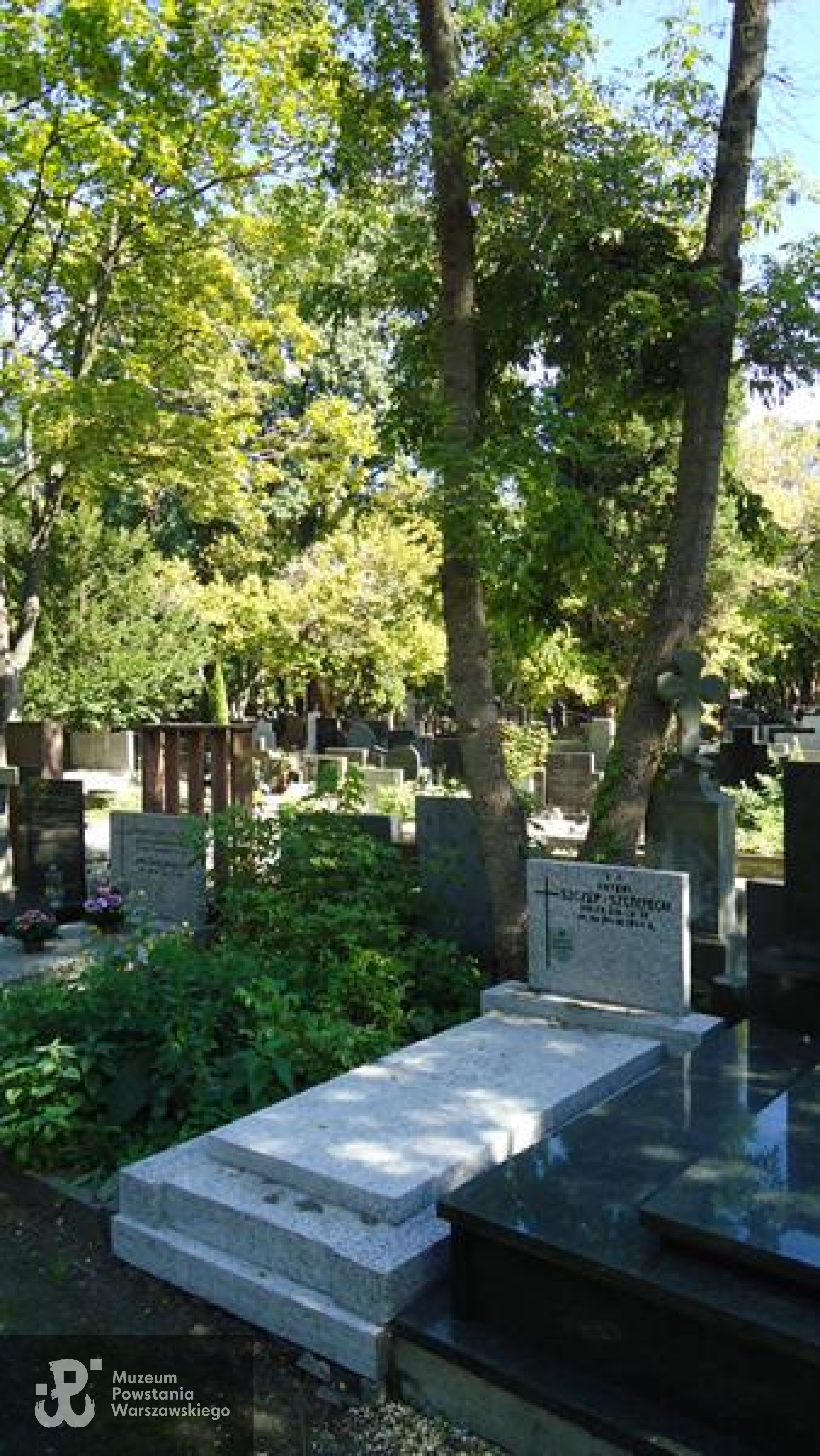 Źródło: https://cmentarze.um.warszawa.pl/pomnik.aspx?pom_id=43911 [dostęp: 10.04.2025].