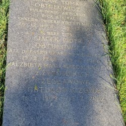 Źródło: https://www.findagrave.com/memorial/285412669/w%C5%82odzimierz-juliusz-dmochowski [dostęp: 14.10.2025].