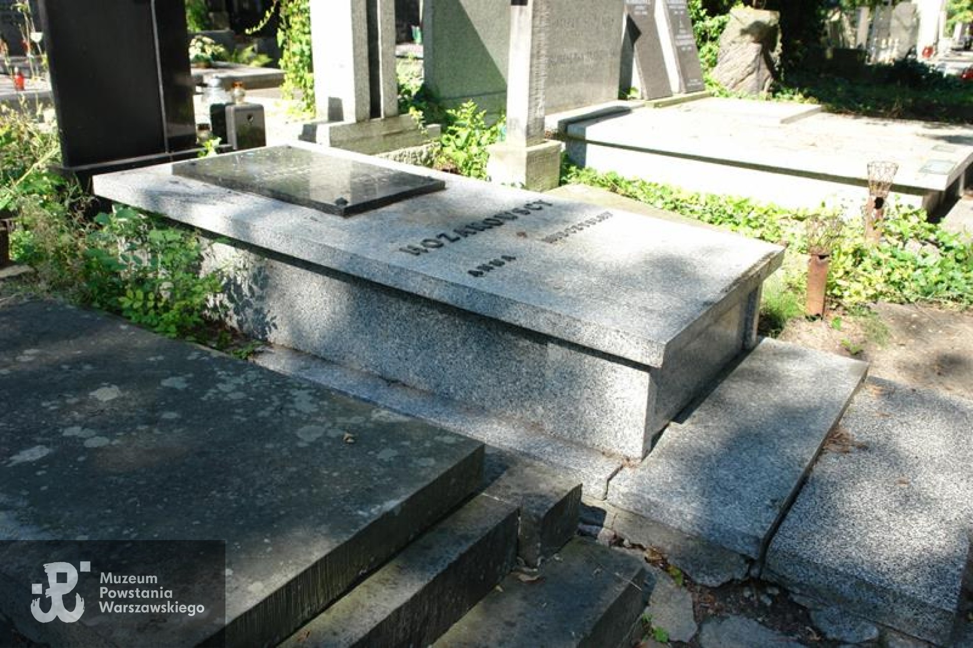 Źródło: https://cmentarze.um.warszawa.pl/pomnik.aspx?pom_id=43967 [dostęp: 31.05.2026].