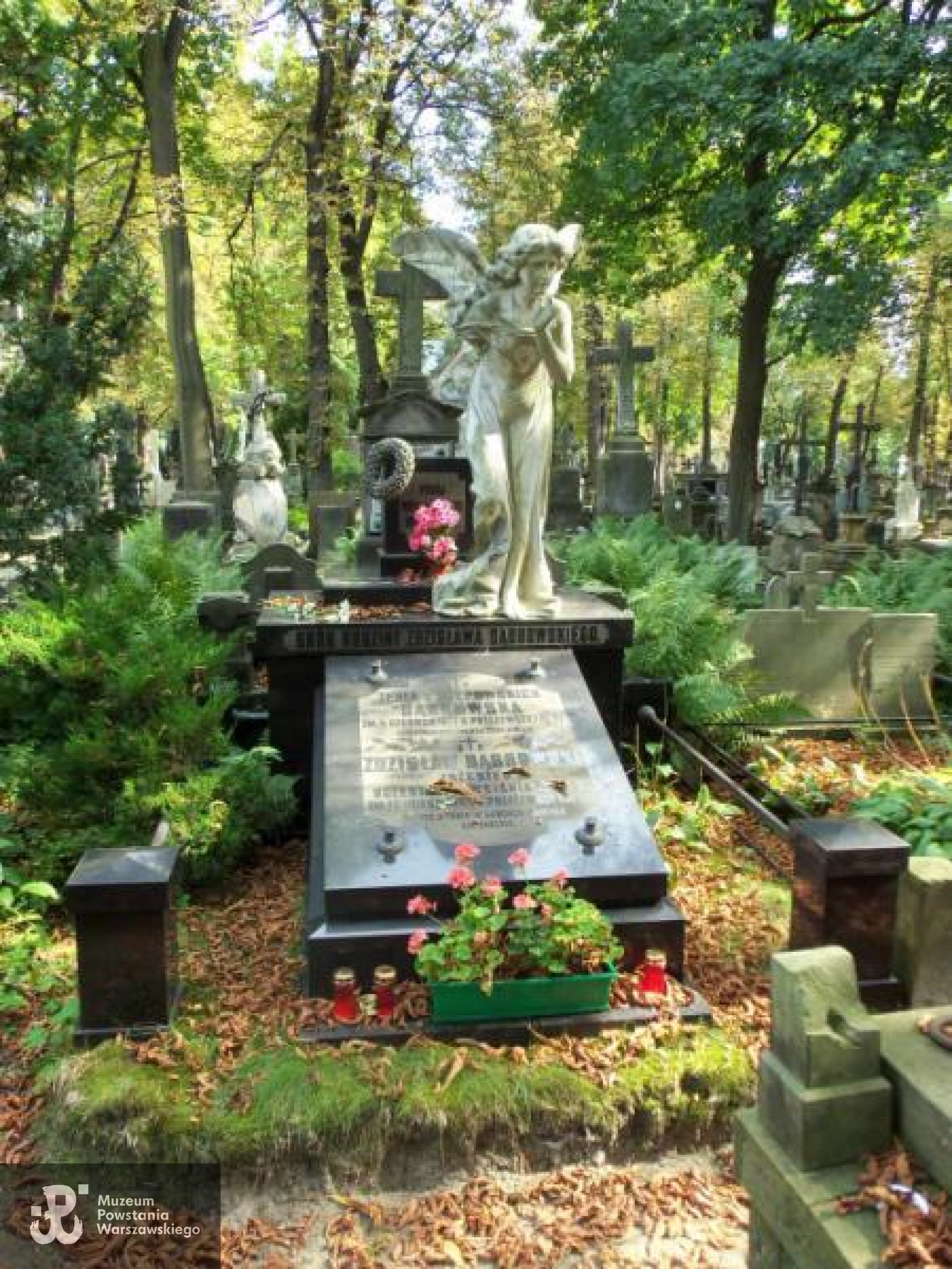 Źródło: https://cmentarze.um.warszawa.pl/pomnik.aspx?pom_id=12911 [dostęp: 07.10.2025].