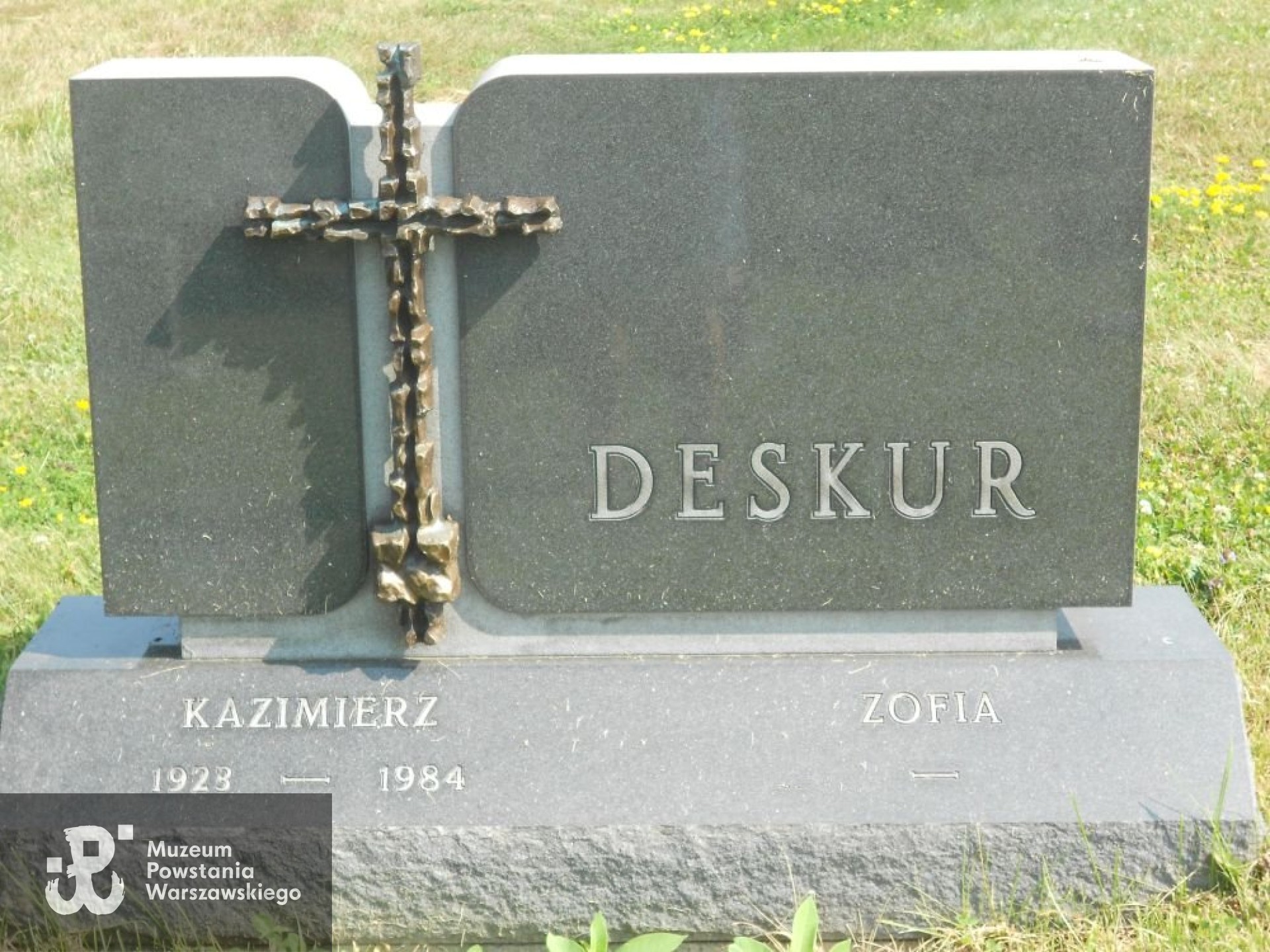 Źródło: https://www.findagrave.com/memorial/87378349/kazimierz-deskur [dostęp: 10.10.2025].