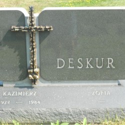 Źródło: https://www.findagrave.com/memorial/87378349/kazimierz-deskur [dostęp: 10.10.2025].