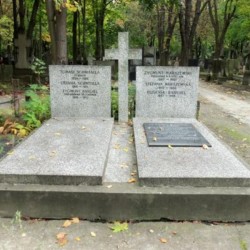 Źródło: https://cmentarze.um.warszawa.pl/pomnik.aspx?pom_id=28450 [dostęp: 12.05.2025].