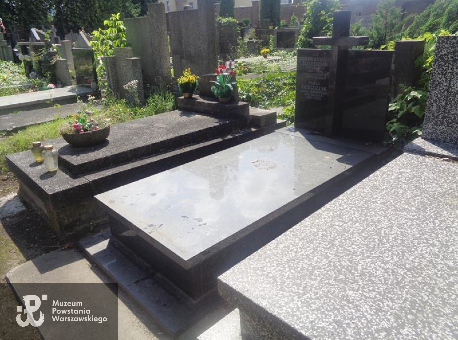 Źródło: https://cmentarze.um.warszawa.pl/pomnik.aspx?pom_id=51902 [dostęp: 20.01.2026].