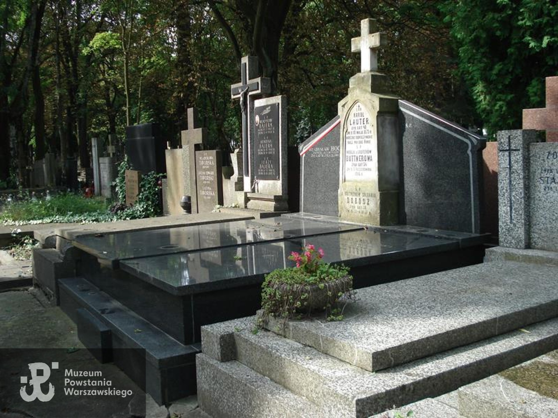 Źródło: https://cmentarze.um.warszawa.pl/pomnik.aspx?pom_id=47070 [dostęp: 10.07.2026].