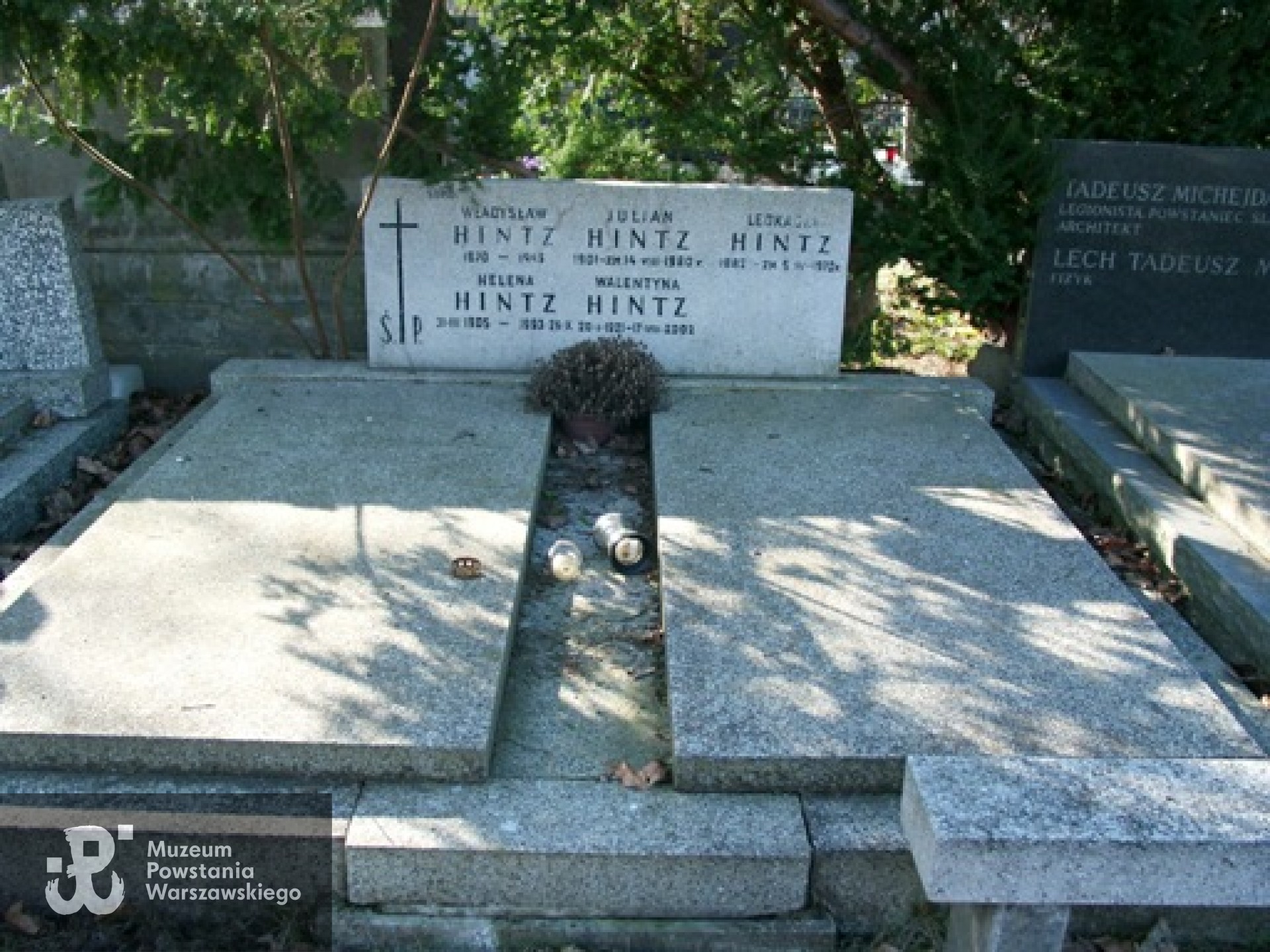 Źródło: https://wawamlynarska.grobonet.com/grobonet/start.php?id=detale&idg=21873 [dostęp: 09.07.2026].