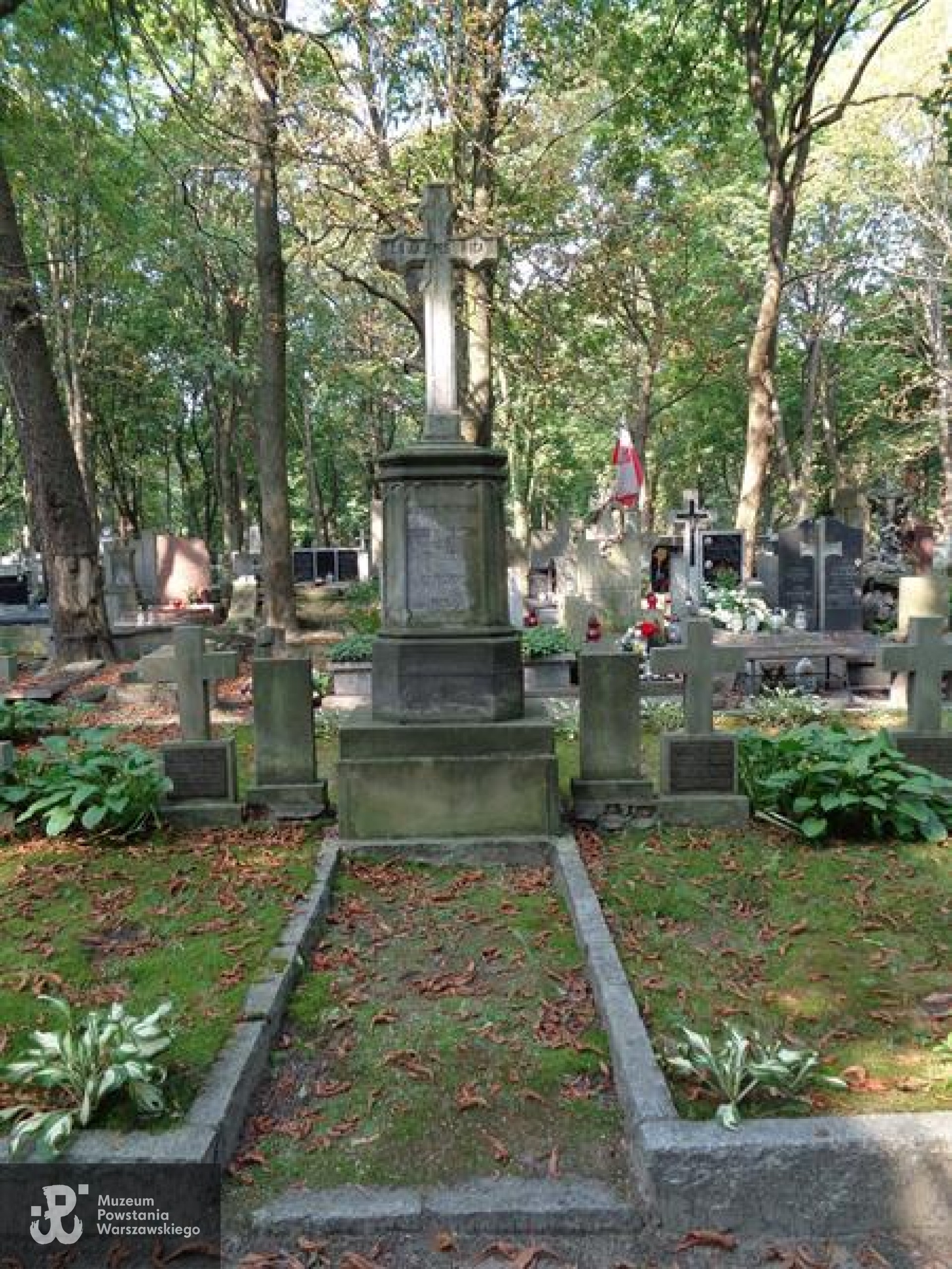 Źródło: https://cmentarze.um.warszawa.pl/pomnik.aspx?pom_id=48562 [dostęp: 10.04.2025].