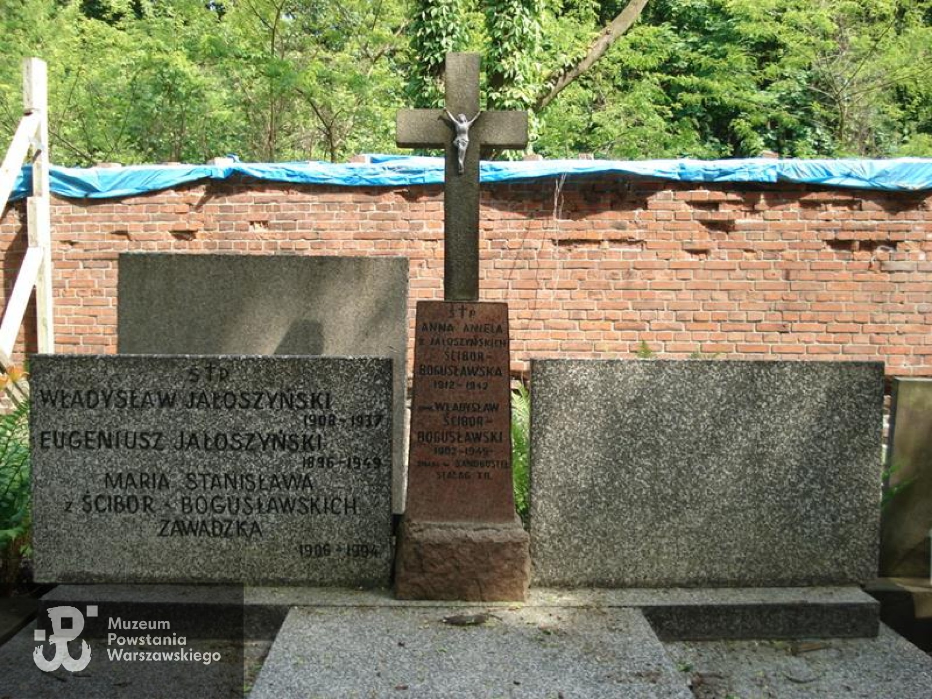 Źródło: https://cmentarze.um.warszawa.pl/pomnik.aspx?pom_id=34104 [dostęp: 05.01.2026].