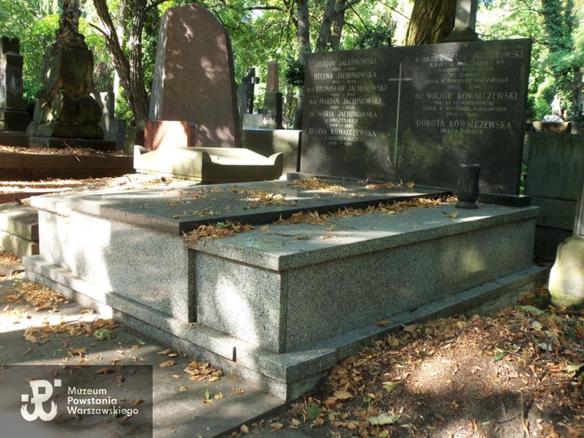 Źródło: https://cmentarze.um.warszawa.pl/pomnik.aspx?pom_id=37692 [dostęp: 9.04.2025].