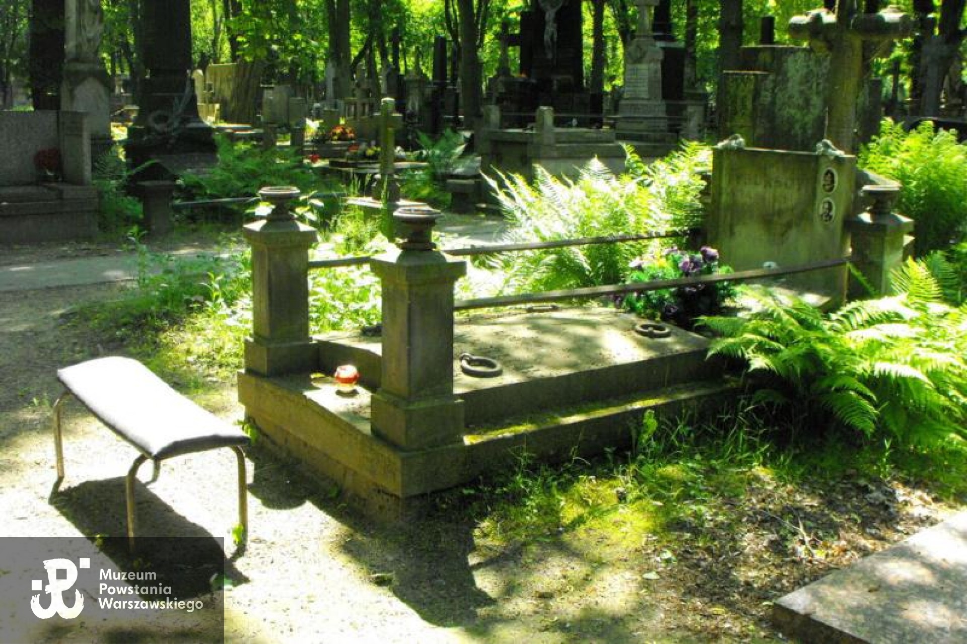 Źródło: https://cmentarze.um.warszawa.pl/pomnik.aspx?pom_id=18758 [dostęp: 24.10.2025].