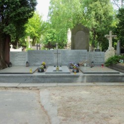 Źródło: https://cmentarze.um.warszawa.pl/pomnik.aspx?pom_id=16177 [dostęp: 07.01.2026].