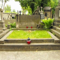 Źródło: https://cmentarze.um.warszawa.pl/pomnik.aspx?pom_id=10542 [dostęp: 22.09.2025].