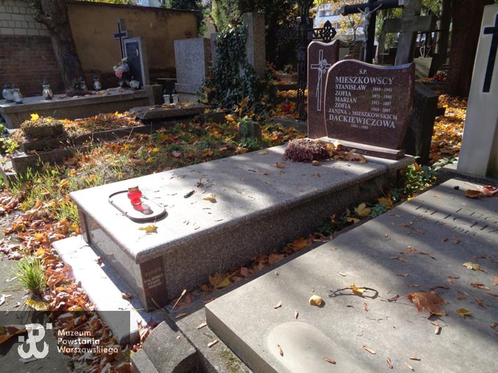 Źródło: https://cmentarze.um.warszawa.pl/pomnik.aspx?pom_id=67899 [dostęp: 23.04.2025].