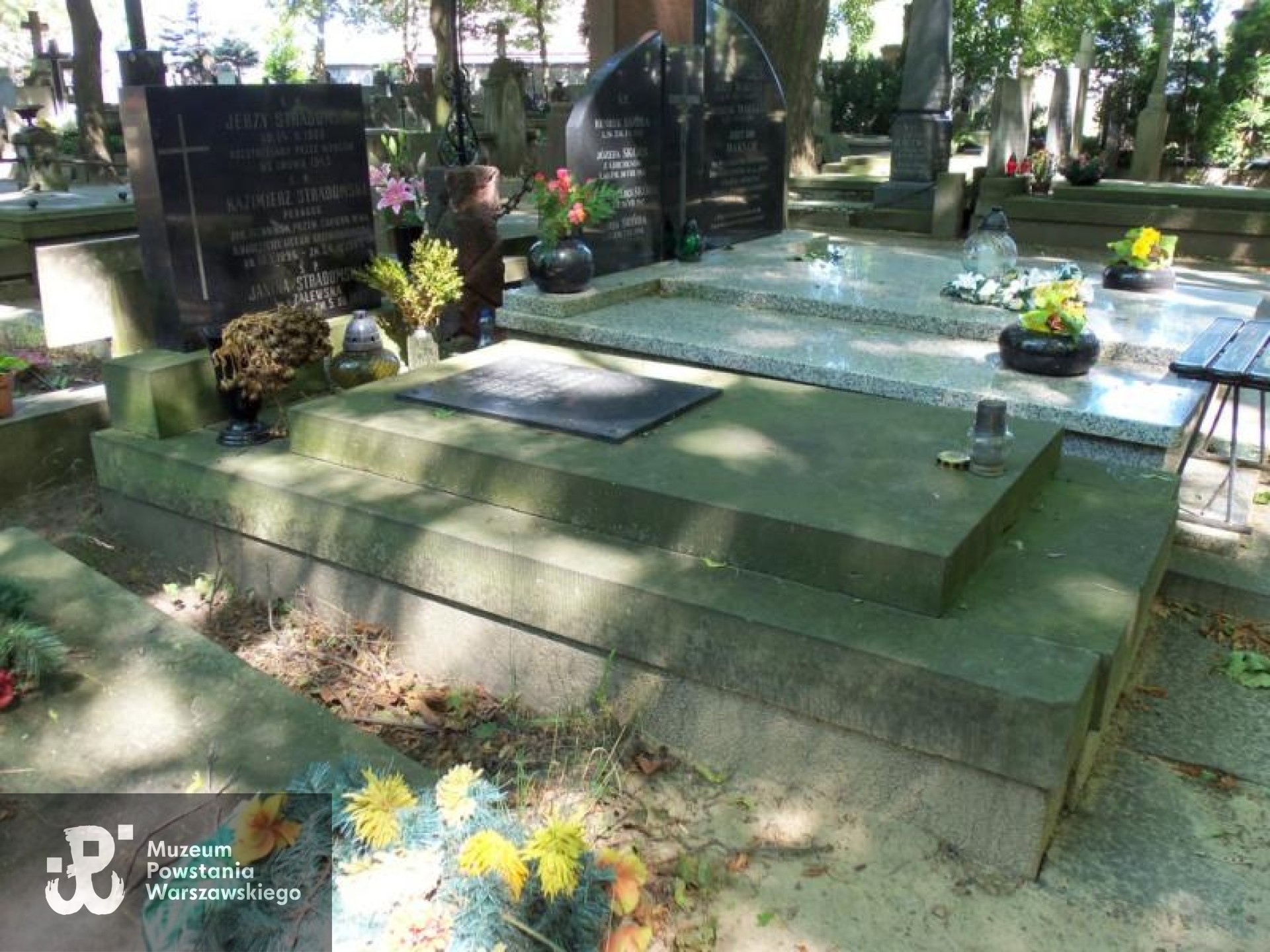 Źródło: https://cmentarze.um.warszawa.pl/pomnik.aspx?pom_id=19669 [dostęp: 12.11.2025].