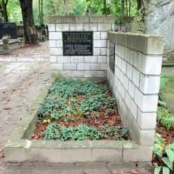 Źródło: https://cmentarze.um.warszawa.pl/pomnik.aspx?pom_id=28137 [dostęp: 9.04.2025].