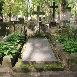 Źródło: https://cmentarze.um.warszawa.pl/pomnik.aspx?pom_id=45818 [dostęp: 11.09.2025].